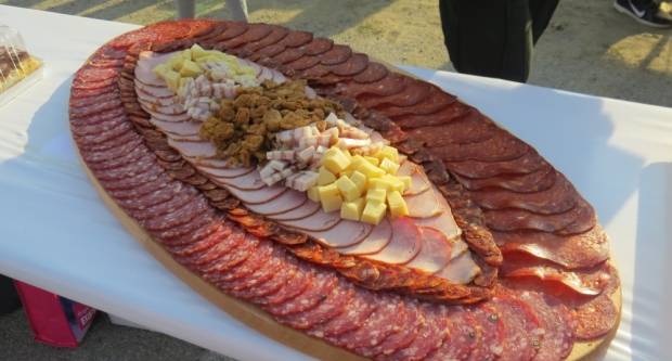 VELIKA: Najduži stol u Hrvata 2019. (FOTO)