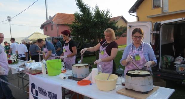 VELIKA: Najduži stol u Hrvata 2019. (FOTO)