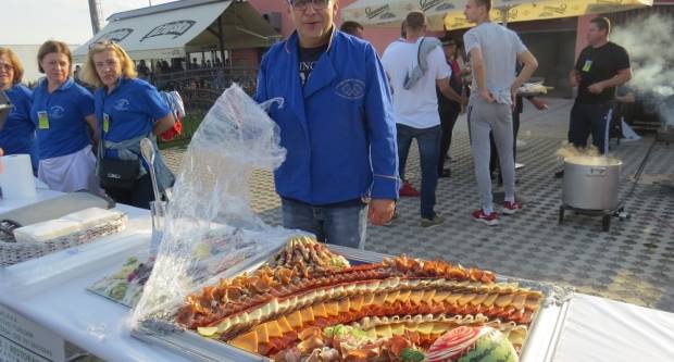 VELIKA: Najduži stol u Hrvata 2019. (FOTO)