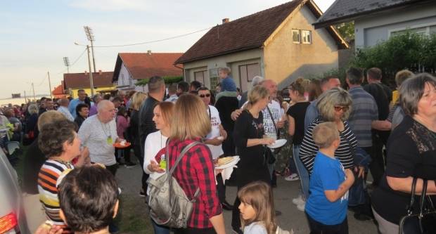 VELIKA: Najduži stol u Hrvata 2019. (FOTO)