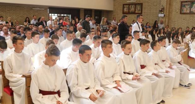 Primanje Svete Potvrde u crkvi sv. Leopolda Mandića u Požegi 26.5.2019.