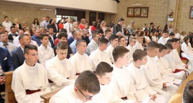 Primanje Svete Potvrde u crkvi sv. Leopolda Mandića u Požegi 26.5.2019.