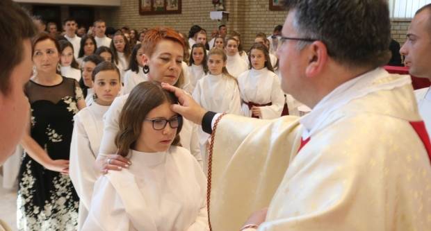 Primanje Svete Potvrde u crkvi sv. Leopolda Mandića u Požegi 26.5.2019.