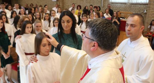 Primanje Svete Potvrde u crkvi sv. Leopolda Mandića u Požegi 26.5.2019.