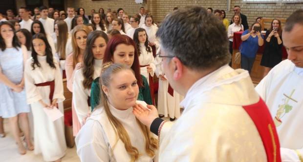 Primanje Svete Potvrde u crkvi sv. Leopolda Mandića u Požegi 26.5.2019.