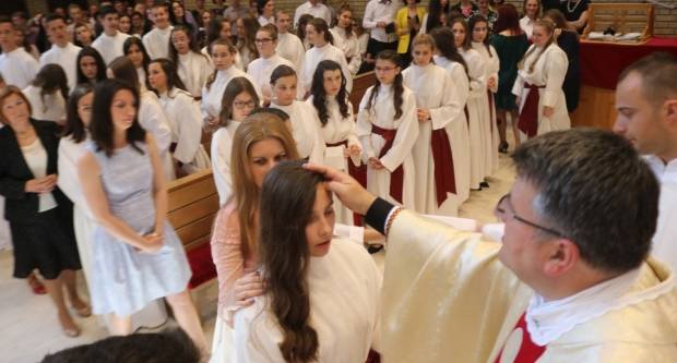 Primanje Svete Potvrde u crkvi sv. Leopolda Mandića u Požegi 26.5.2019.