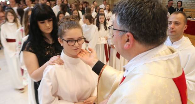 Primanje Svete Potvrde u crkvi sv. Leopolda Mandića u Požegi 26.5.2019.