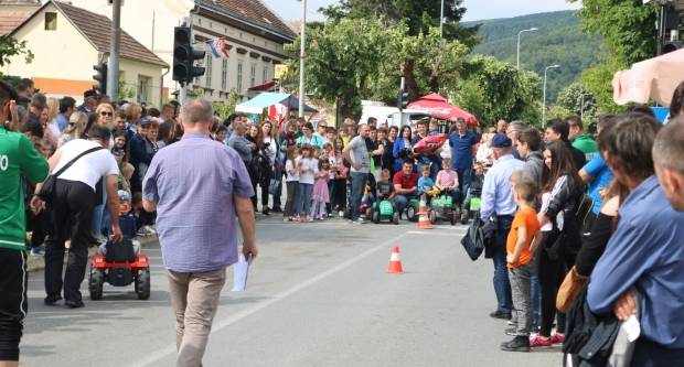 Utrka traktora u Kutjevu i sajam OPG-ova i PG-ova povodom Festivala graševine 2019.