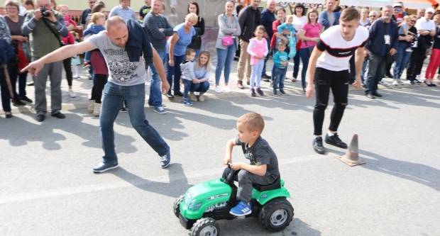 Utrka traktora u Kutjevu i sajam OPG-ova i PG-ova povodom Festivala graševine 2019.