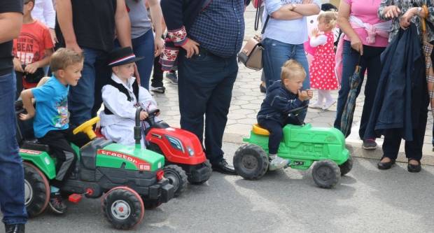 Utrka traktora u Kutjevu i sajam OPG-ova i PG-ova povodom Festivala graševine 2019.