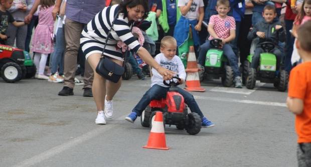 Utrka traktora u Kutjevu i sajam OPG-ova i PG-ova povodom Festivala graševine 2019.