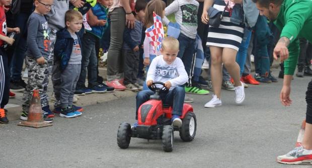Utrka traktora u Kutjevu i sajam OPG-ova i PG-ova povodom Festivala graševine 2019.