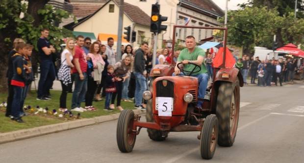 Utrka traktora u Kutjevu i sajam OPG-ova i PG-ova povodom Festivala graševine 2019.