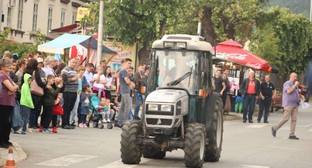 Utrka traktora u Kutjevu i sajam OPG-ova i PG-ova povodom Festivala graševine 2019.