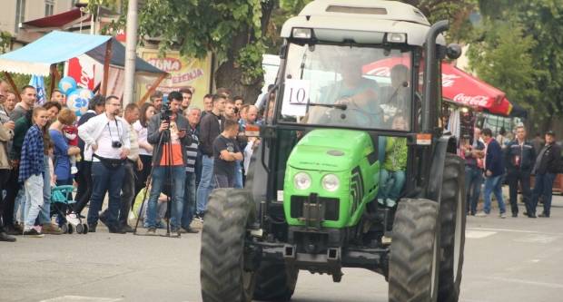 Utrka traktora u Kutjevu i sajam OPG-ova i PG-ova povodom Festivala graševine 2019.