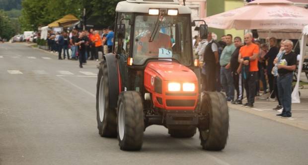 Utrka traktora u Kutjevu i sajam OPG-ova i PG-ova povodom Festivala graševine 2019.
