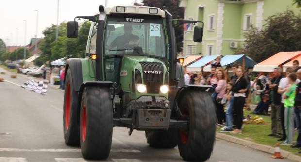 Utrka traktora u Kutjevu i sajam OPG-ova i PG-ova povodom Festivala graševine 2019.