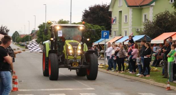 Utrka traktora u Kutjevu i sajam OPG-ova i PG-ova povodom Festivala graševine 2019.