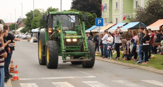 Utrka traktora u Kutjevu i sajam OPG-ova i PG-ova povodom Festivala graševine 2019.