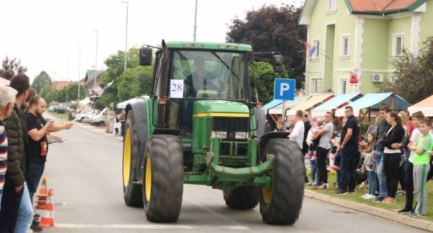 Utrka traktora u Kutjevu i sajam OPG-ova i PG-ova povodom Festivala graševine 2019.