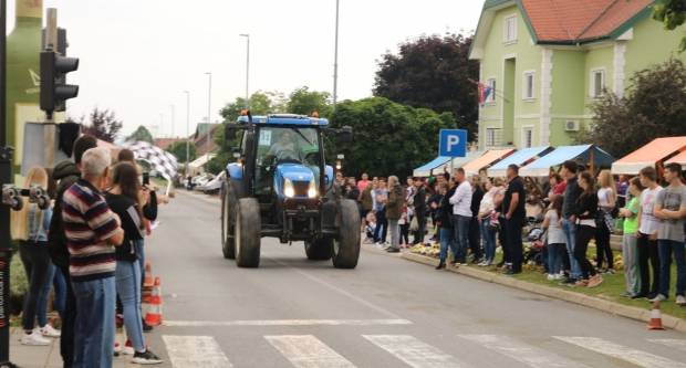 Utrka traktora u Kutjevu i sajam OPG-ova i PG-ova povodom Festivala graševine 2019.