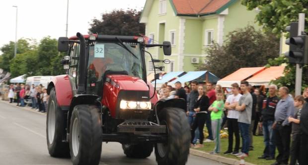 Utrka traktora u Kutjevu i sajam OPG-ova i PG-ova povodom Festivala graševine 2019.