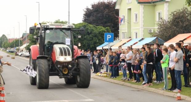 Utrka traktora u Kutjevu i sajam OPG-ova i PG-ova povodom Festivala graševine 2019.