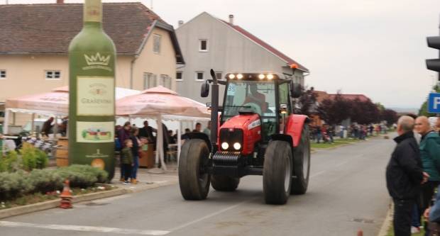 Utrka traktora u Kutjevu i sajam OPG-ova i PG-ova povodom Festivala graševine 2019.