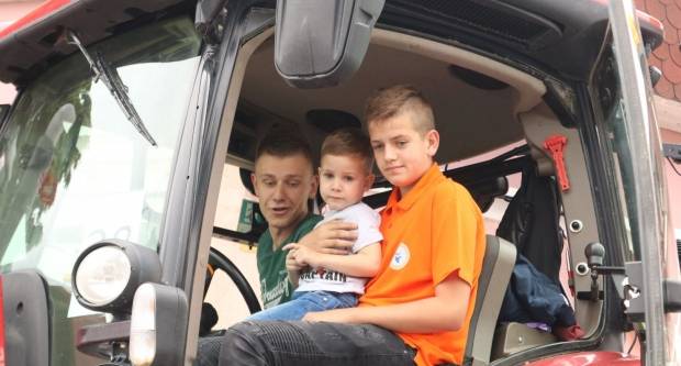 Utrka traktora u Kutjevu i sajam OPG-ova i PG-ova povodom Festivala graševine 2019.