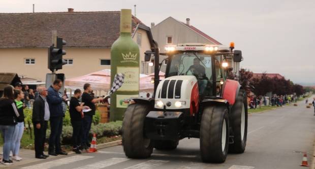 Utrka traktora u Kutjevu i sajam OPG-ova i PG-ova povodom Festivala graševine 2019.