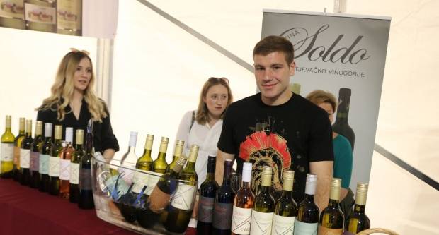 Utrka traktora u Kutjevu i sajam OPG-ova i PG-ova povodom Festivala graševine 2019.