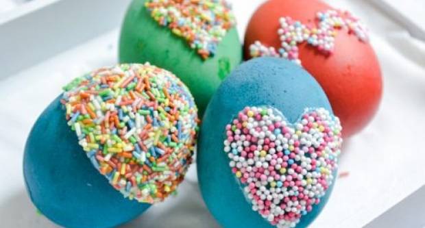 Tradicionalne, moderne, jednostavne i složene ideje za ukrašavanje pisanica