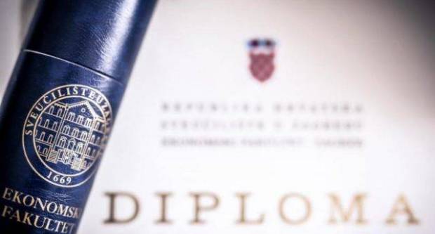 Masovno davali otkaze zbog provjere diploma i straha od linča Masovno davali otkaze zbog provjere diploma i straha od linča