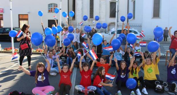 Prolazak vozača CRO RACE međunarodne biciklističke utrke kroz Požegu 1.10.2019.