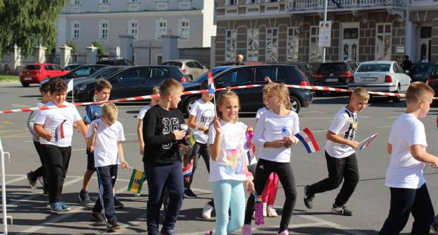 Prolazak vozača CRO RACE međunarodne biciklističke utrke kroz Požegu 1.10.2019.