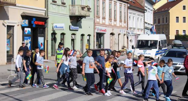 Prolazak vozača CRO RACE međunarodne biciklističke utrke kroz Požegu 1.10.2019.