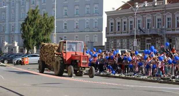 Prolazak vozača CRO RACE međunarodne biciklističke utrke kroz Požegu 1.10.2019.