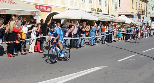 Prolazak vozača CRO RACE međunarodne biciklističke utrke kroz Požegu 1.10.2019.