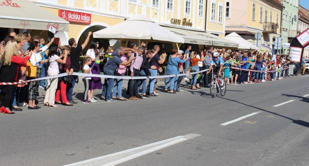 Prolazak vozača CRO RACE međunarodne biciklističke utrke kroz Požegu 1.10.2019.