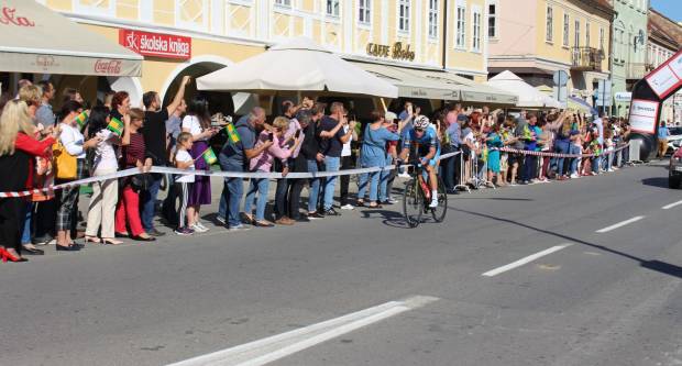 Prolazak vozača CRO RACE međunarodne biciklističke utrke kroz Požegu 1.10.2019.