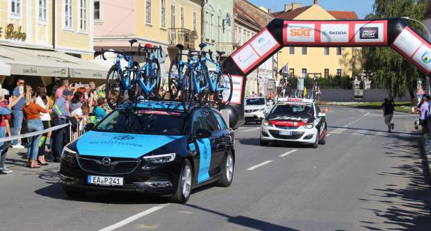 Prolazak vozača CRO RACE međunarodne biciklističke utrke kroz Požegu 1.10.2019.