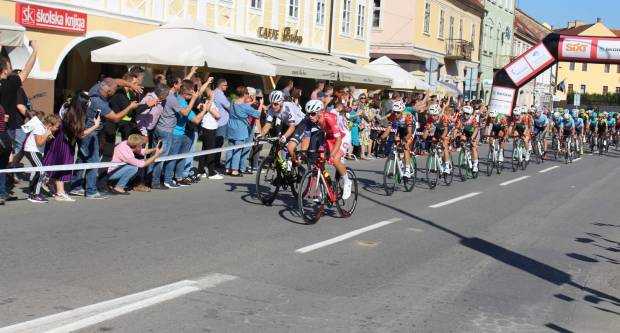 Prolazak vozača CRO RACE međunarodne biciklističke utrke kroz Požegu 1.10.2019.