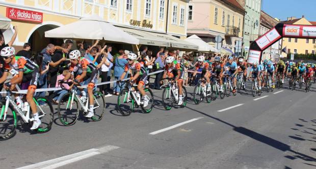 Prolazak vozača CRO RACE međunarodne biciklističke utrke kroz Požegu 1.10.2019.