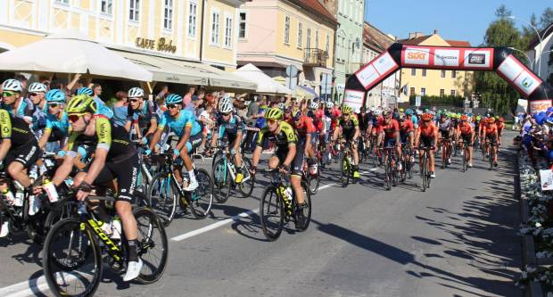 Prolazak vozača CRO RACE međunarodne biciklističke utrke kroz Požegu 1.10.2019.