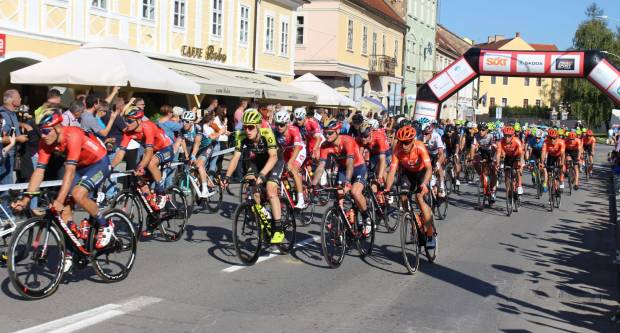Prolazak vozača CRO RACE međunarodne biciklističke utrke kroz Požegu 1.10.2019.