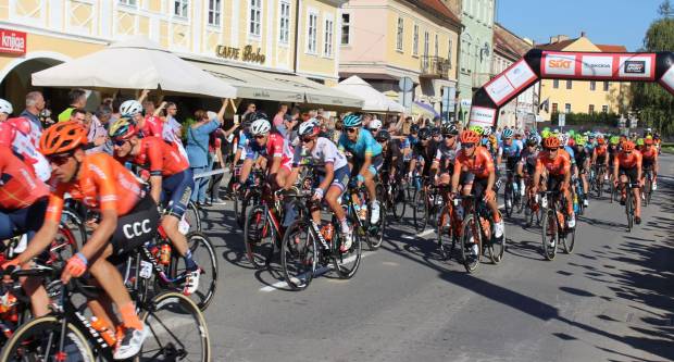 Prolazak vozača CRO RACE međunarodne biciklističke utrke kroz Požegu 1.10.2019.