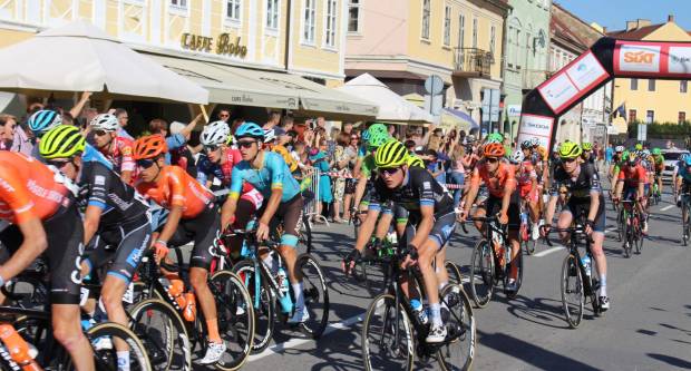 Prolazak vozača CRO RACE međunarodne biciklističke utrke kroz Požegu 1.10.2019.