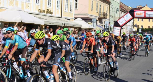 Prolazak vozača CRO RACE međunarodne biciklističke utrke kroz Požegu 1.10.2019.