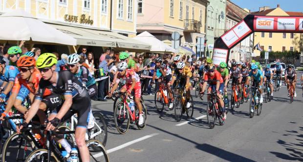 Prolazak vozača CRO RACE međunarodne biciklističke utrke kroz Požegu 1.10.2019.