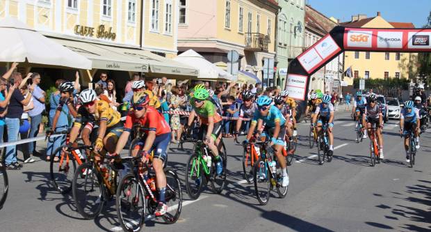 Prolazak vozača CRO RACE međunarodne biciklističke utrke kroz Požegu 1.10.2019.